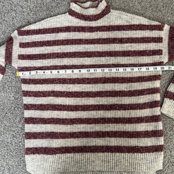 American Eagle Outfitter Stripe Wine Read and Light Brown Sweater Size Medium - Picture 10 of 12